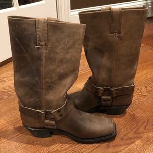 Frye women’s harness boots 8.5 medium tan
